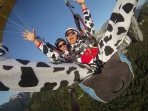 Vol en parapente entre ami